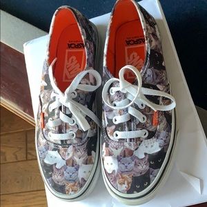 KITTY KAT CAT Vans shoes 😻😸